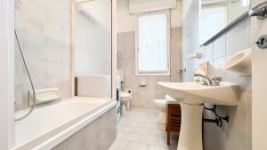 A bathroom at Zago