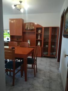 Fotografia z galérie ubytovania Apartamento en edificio nuevo con piscina, con vistas a la ría y al puerto, perfil familiar, no se admiten grupos de jóvenes v destinácii Sanxenxo
