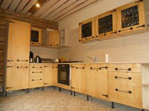 Köök või kööginurk majutusasutuses Reimani Puhkemaja