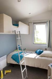 Postel nebo postele na pokoji v ubytování Camping Le Beaulieu