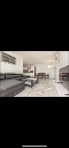 Kuchyň nebo kuchyňský kout v ubytování Apartments Arijan30