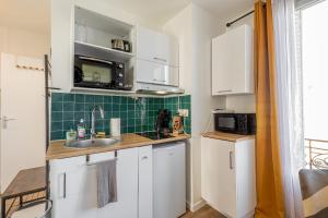 Köök või kööginurk majutusasutuses GuestReady - Colourful and Spacious Apt in Drancy