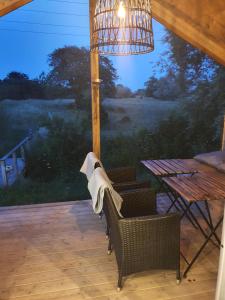 Balkón nebo terasa v ubytování Skogsbäckens stugby AB