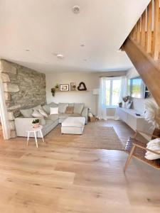 Gallery image of MEILA COTTAGE LUXURY COASTAL RETREAT in Cubert