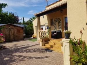 Το κτήριο όπου στεγάζεται  το bed & breakfast