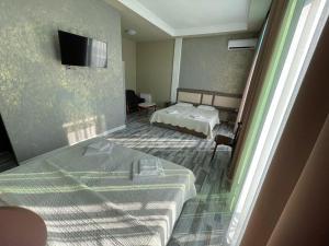 Voodi või voodid majutusasutuse Discovery Hotel toas