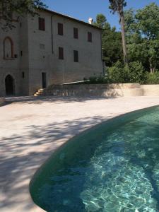 Bazén v ubytování Castello Montegiove nebo v jeho okolí + 37 fotografií