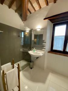 A bathroom at Agriturismo Podere Casella