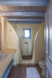 Ένα μπάνιο στο Villa Azure