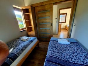Posteľ alebo postele v izbe v ubytovaní Domek Wilcze Wzgórze