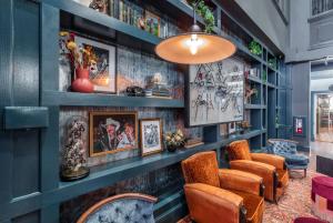 a waiting room with chairs and pictures on the wall at Hotel Indigo Nashville - The Countrypolitan in Nashville