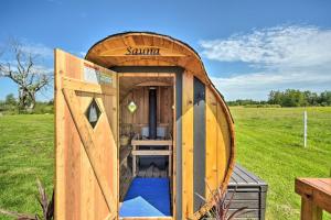 Fotografie z fotogalerie ubytování Duluth Studio with Sauna on Working Horse Farm! v destinaci Duluth