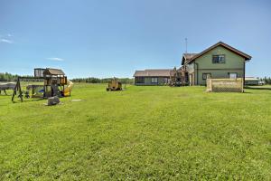 Zahrada ubytování Duluth Studio with Sauna on Working Horse Farm!