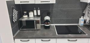 A kitchen or kitchenette at Apartamenty Rynek R