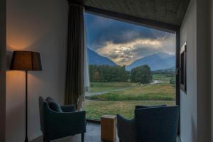 a room with a window with a view of mountains at Agriturismo B&B Caffè e Vino in Sondrio