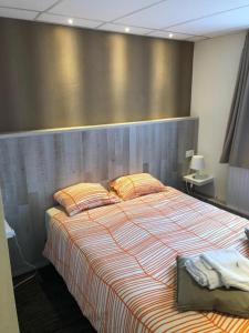 Postel nebo postele na pokoji v ubytování Hotel Halleux