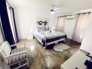 Postel nebo postele na pokoji v ubytování Cabarete Kite Beach Rooms & Condos