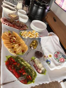 Jedzenie w pensjonacie lub w pobliżu