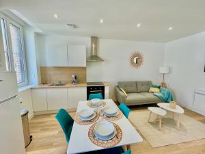 a kitchen and living room with a table and chairs at *ARENA* - duplex lumineux in Reims