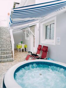 a hot tub in the backyard of a house at VILLA AU COEUR DE LA MARMITE in Sainte-Marie