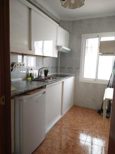 Kuchyňa alebo kuchynka v ubytovaní Coqueto miniapartamento junto centro Torremolinos