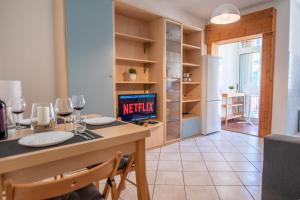 Televízia a/alebo spoločenská miestnosť v ubytovaní CASA VIALE XX SETTEMBRE