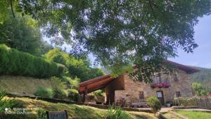 a stone house with a wooden roof at Dukebaso in Durango