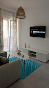 Televízia a/alebo spoločenská miestnosť v ubytovaní Sea Pleasure Apartment II