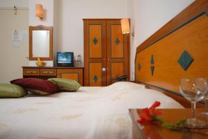 Cama o camas de una habitación en Barbouni Hotel & Studios