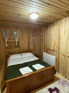 Postel nebo postele na pokoji v ubytování Avusor mola cafe ve pansiyon