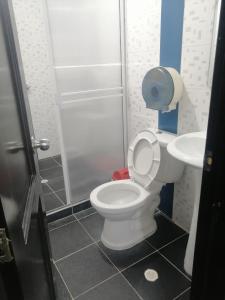 Uma casa de banho em Hotel Chico Real