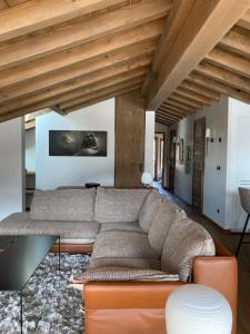 a living room with a couch and a wooden ceiling at LE 1307 in Megève