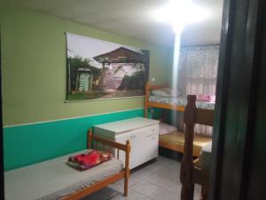 a small room with two bunk beds and a table at Hostel e Pousada Boa Vista in Joinville