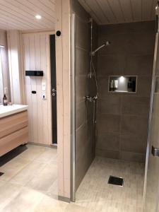 a bathroom with a shower and a sink at Hytte på Sørbølfjellet in Flå