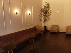 Uma área de estar em Essência Hotel Francisco Beltrão