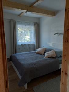 a bedroom with a large bed with a window at Grape House Kintai in Kintai