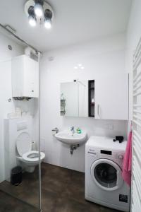a bathroom with a washing machine and a sink at CozyNite Premium Apartment Schönbrunn 1 in Vienna