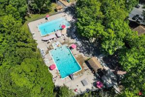 Kolam renang di atau dekat dengan Highland Hideaway