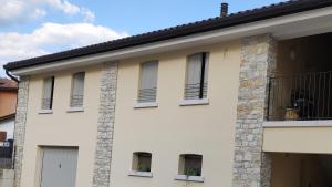 a white building with windows and a balcony at Casetta Morris in Valdobbiadene