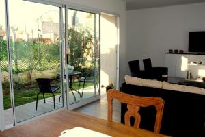 a living room with a view of a patio at Casita en Chacras in Ciudad Lujan de Cuyo