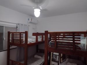 two bunk beds in a room with a ceiling at Temporada Precisão Beta in Arraial do Cabo +16 photos