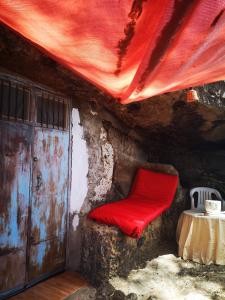 Suite Zen y Cueva Refugio的休息区