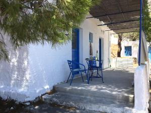 a table and chairs sitting on the porch of a house at Μικρό Ανάδιο in Kapsali