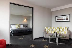 Posteľ alebo postele v izbe v ubytovaní SkyCity Hotel Auckland