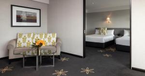 Posteľ alebo postele v izbe v ubytovaní SkyCity Hotel Auckland
