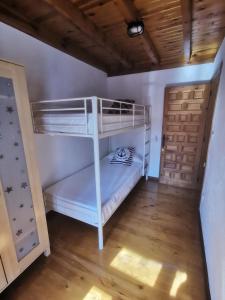 a bunk bed room with two bunk beds in it at Casa marinera céntrica en Comillas in Comillas