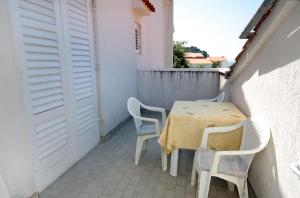 Balkón alebo terasa v ubytovaní Apartments and rooms with parking space Palit, Rab - 5039