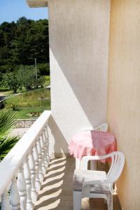 Balkón alebo terasa v ubytovaní Apartments and rooms with parking space Palit, Rab - 5039