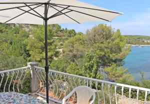 Fotografie z fotogalerie ubytování Apartments by the sea Cove Piskera, Solta - 5175 v destinaci Nečujam