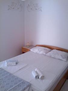 a bedroom with a bed with two towels on it at Apartments with a parking space Palit, Rab - 4957 in Mundanije